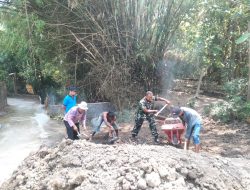 Wujudkan Kemanunggalan TNI dan Rakyat, Babinsa Wonosari Gotong Royong Bersama Warga Binaan