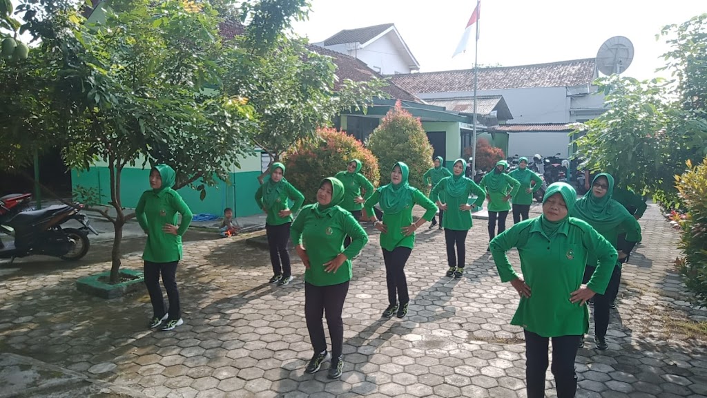 Jaga Bugar Dan Sehat, Persit KCK Ranting 20 Koramil 19 Trucuk Adakan Senam Bersama