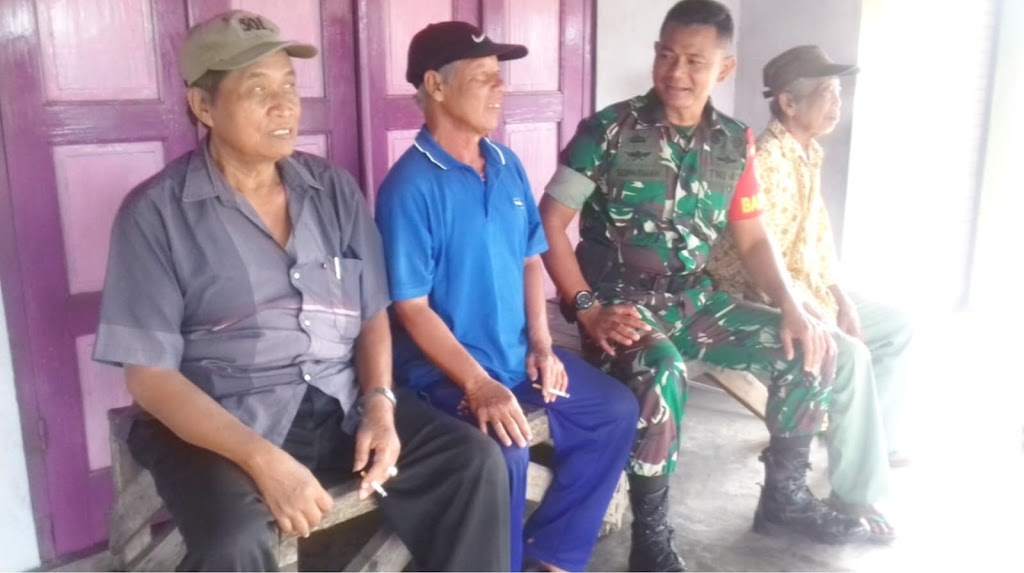 Babinsa Ceper Ingatkan Warga Jaga Kebersihan Lingkungan