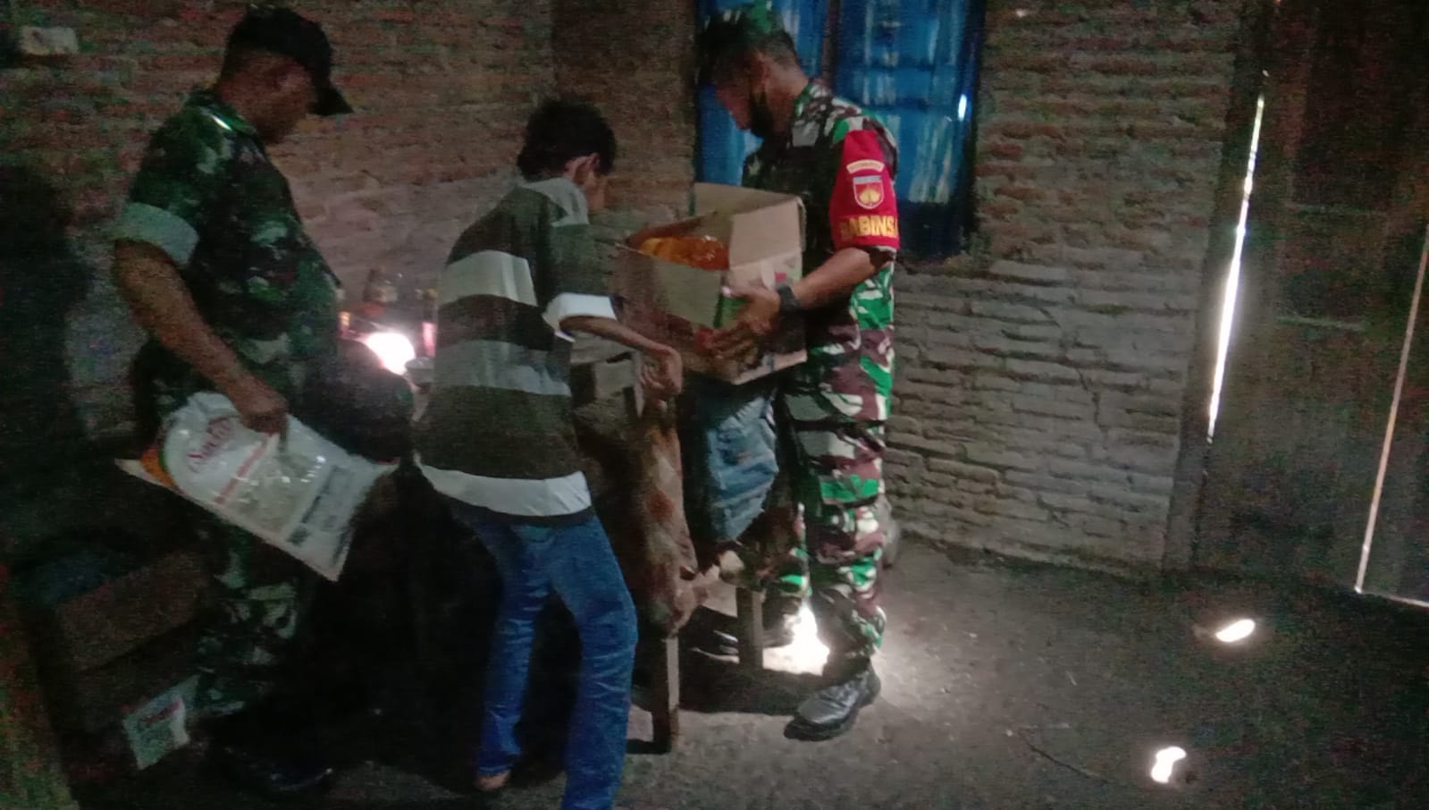 Babinsa Cawas Kodim Klaten Masuk Dapur Warga