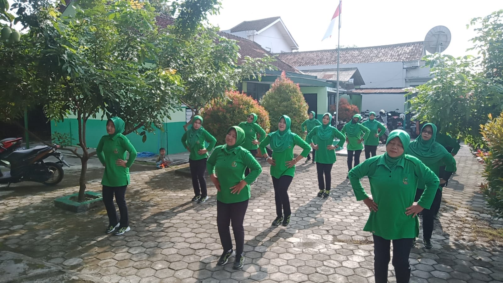 Jaga Bugar Dan Sehat, Persit KCK Ranting 20 Koramil 19 Trucuk Adakan Senam Bersama