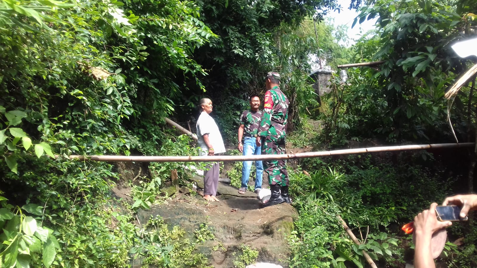 Babinsa Kuncen Himbau Warga Waspada Bencana