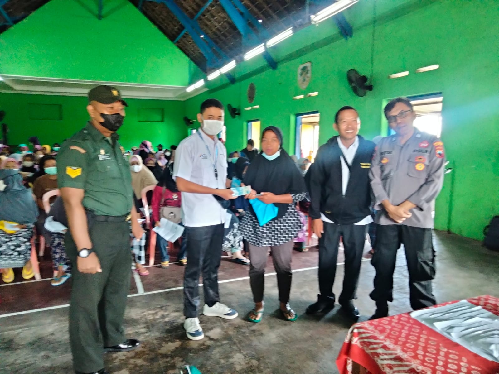 Babinsa Wonosari Monitoring Penyaluran BLT Desa Binaan