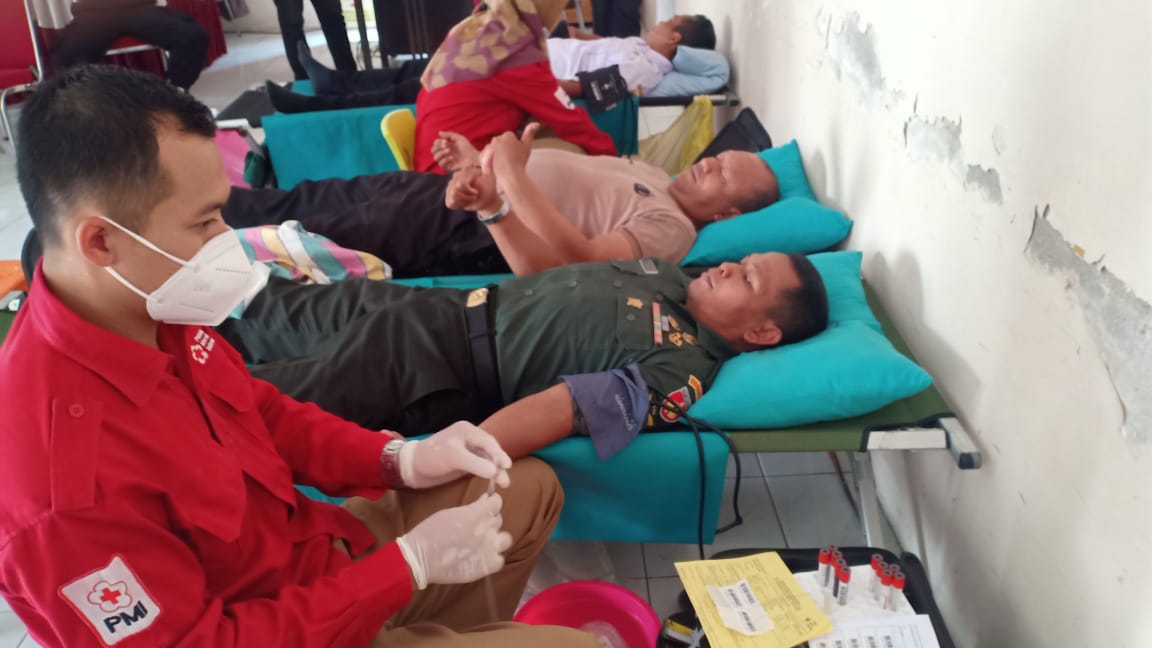Peduli Sesama, Anggota Koramil Pedan Ikut Donor Darah