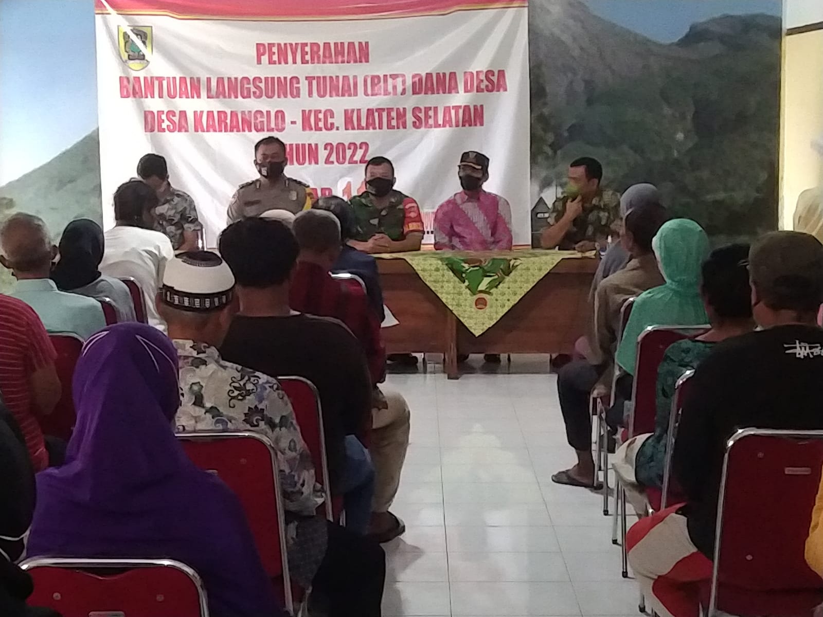 Babinsa Kebonarum Bersinergi Bersama Bhabinkamtibmas Amankan BLT DD Tahap XI