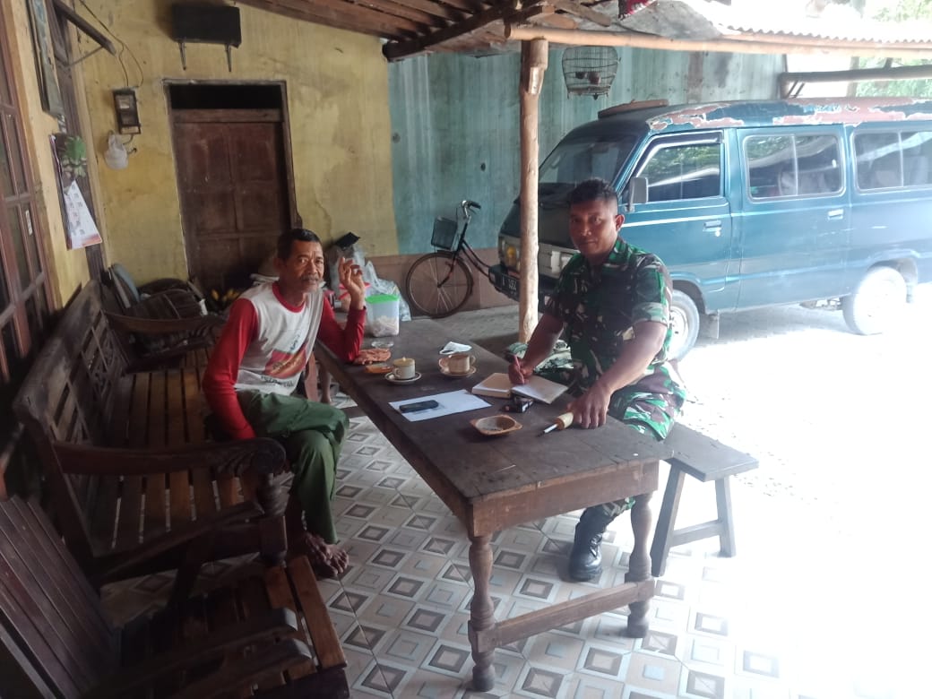 Babinsa Ceper Sambangi Warga Desa Dlimas