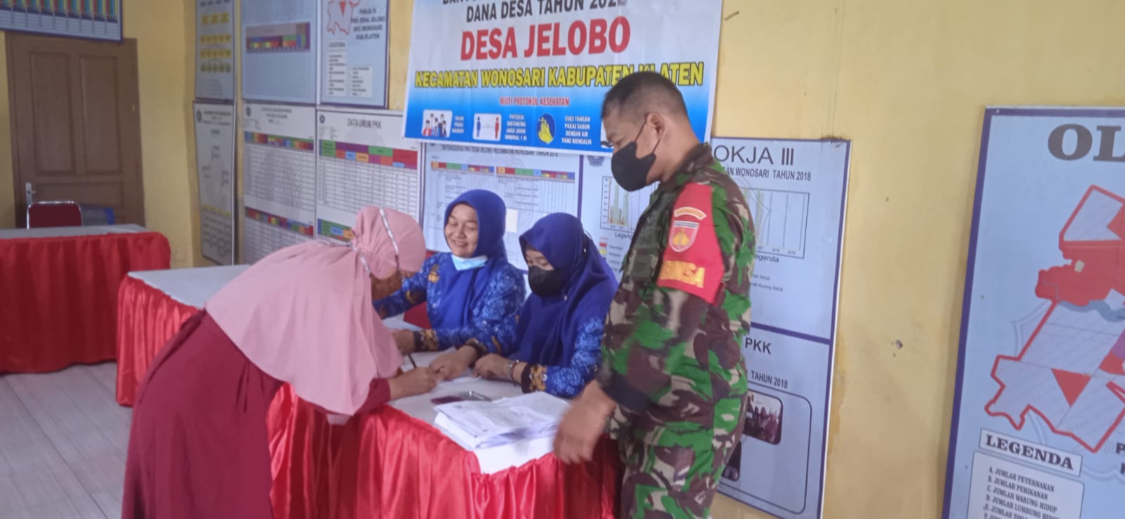 Babinsa Wonosari Monitoring Penyaluran BLT DD Tahap XI Desa Jelobo