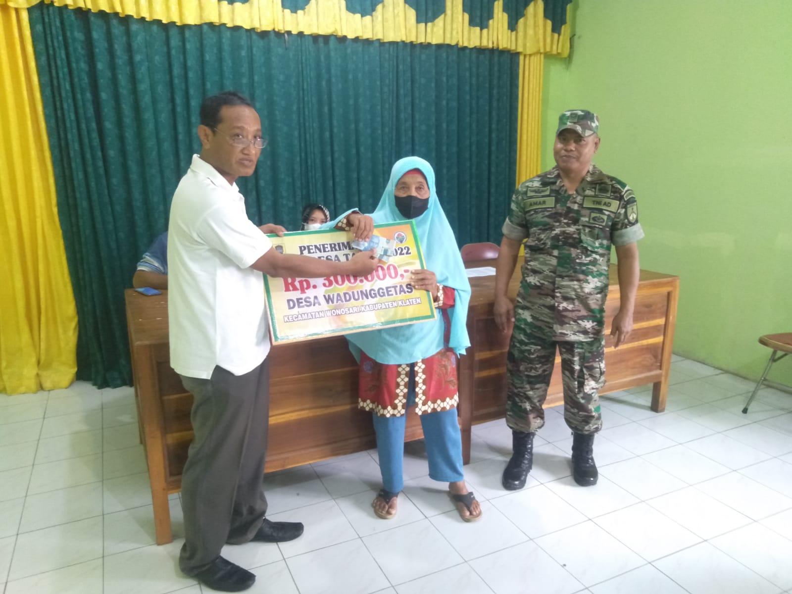 Babinsa Wonosari Hadiri Penyaluran BLT