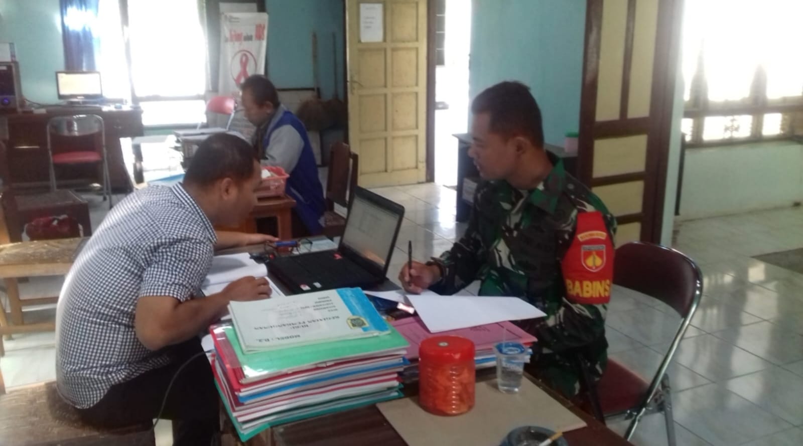 Datangnya Babinsa Ceper Di Kantor Desa Kuncen