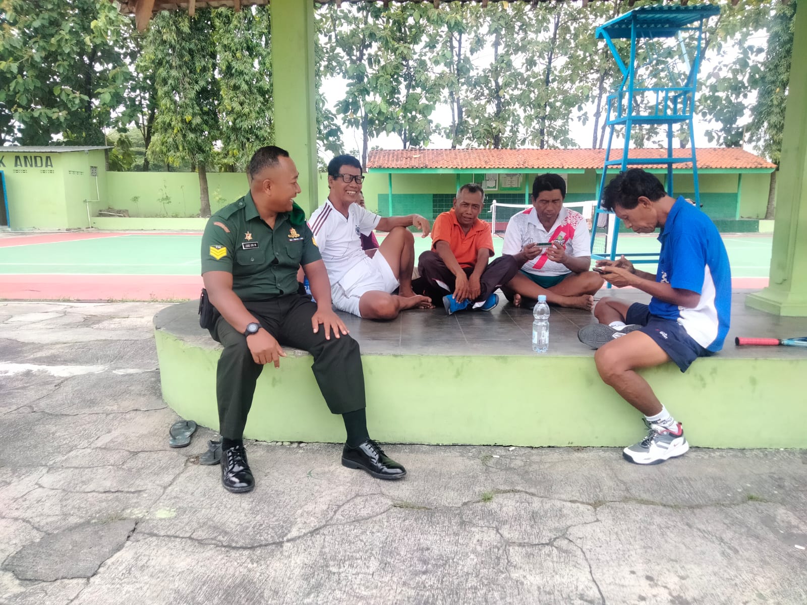 Pererat Silahturahmi, Babinsa Wonosari Sambangi Pensiunan Guru