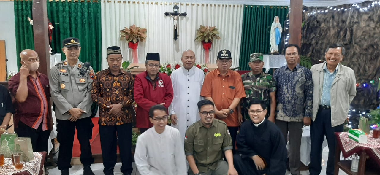 Danramil Manisrenggo Bersama Muspika Hadiri Ramah Tamah Perayaan Natal Desa Sapen