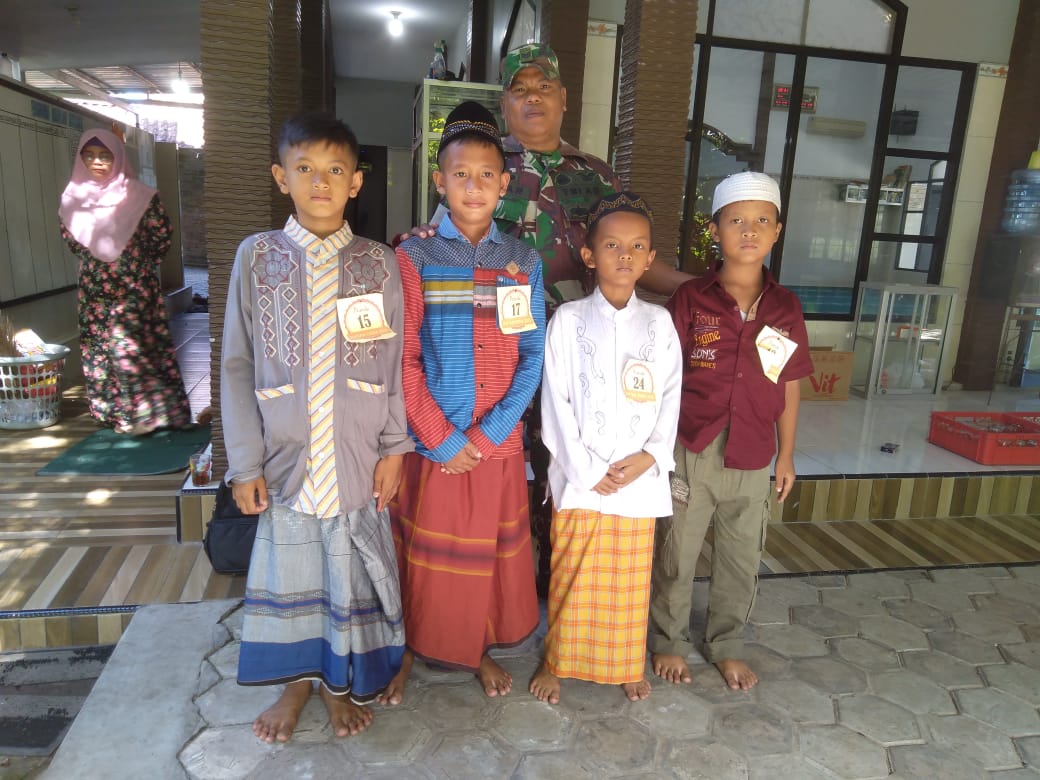 Wujud Kepedulian, Babinsa Wonosari Monitoring Khitanan Massal Desa Binaan