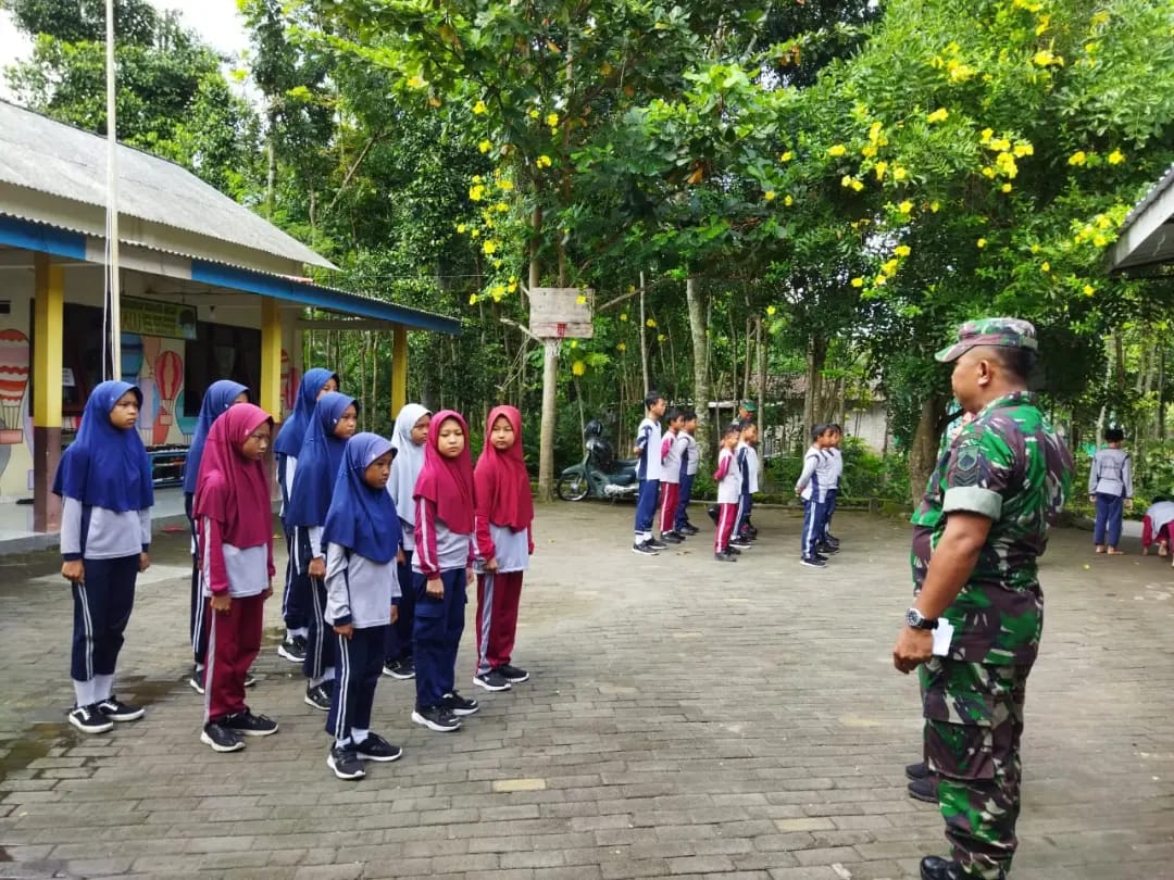 Babinsa Prambanan Berikan Wasbang SD Muhammadiyah Randusari