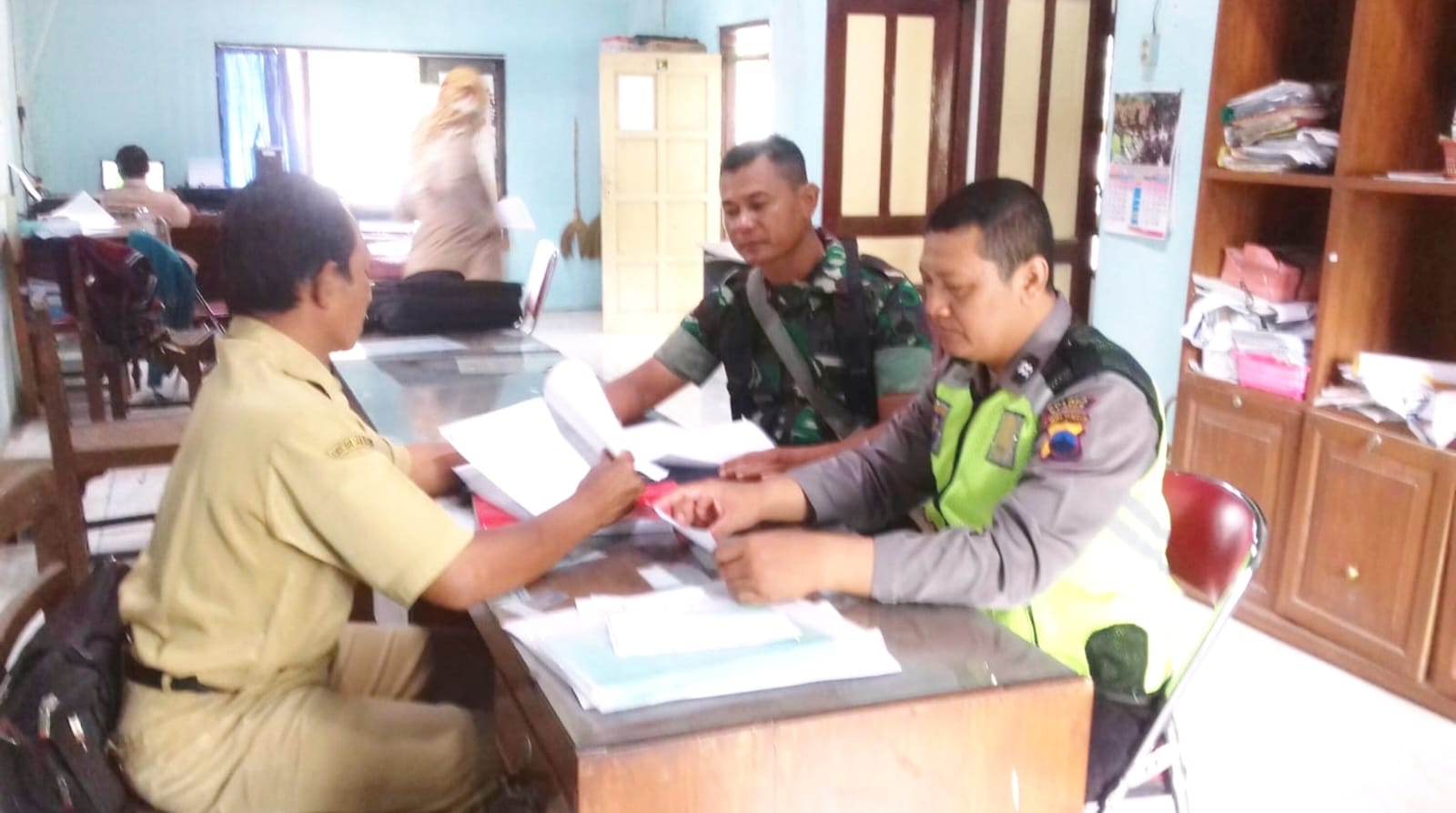 Sinerginya Babinsa Ceper Bersama Bhabinkamtibmas