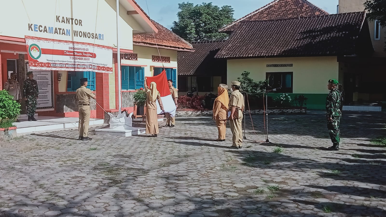 Bati Tuud Dan Babinsa Wonosari Hadiri Upacara Peringatan Hari Bela Negara Ke 74 Kecamatan