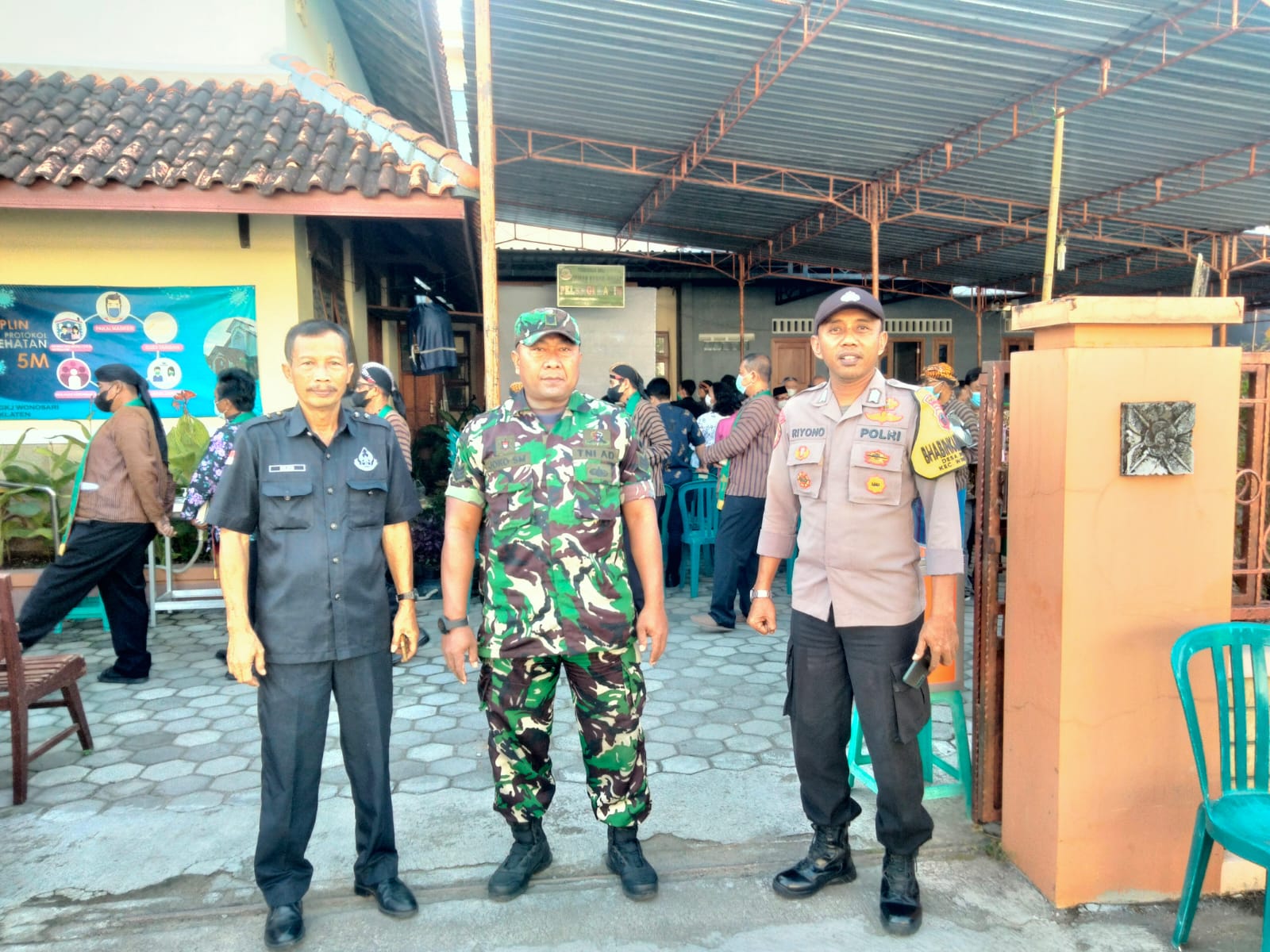 Koramil Wonosari Bersinergi Dengan Bhabinkamtibmas Amankan Ibadah Natal Di Wilayah Binaan