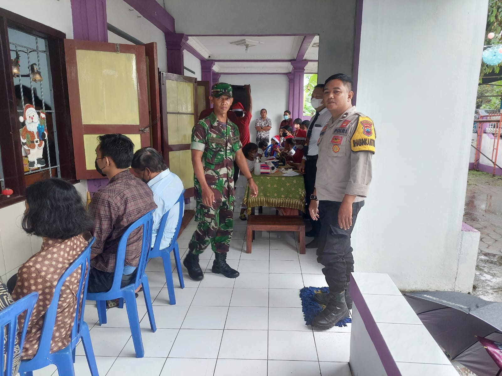 Babinsa Bersama Bhabinkamtibmas amankan Perayaan Natal Di GKI Trucuk