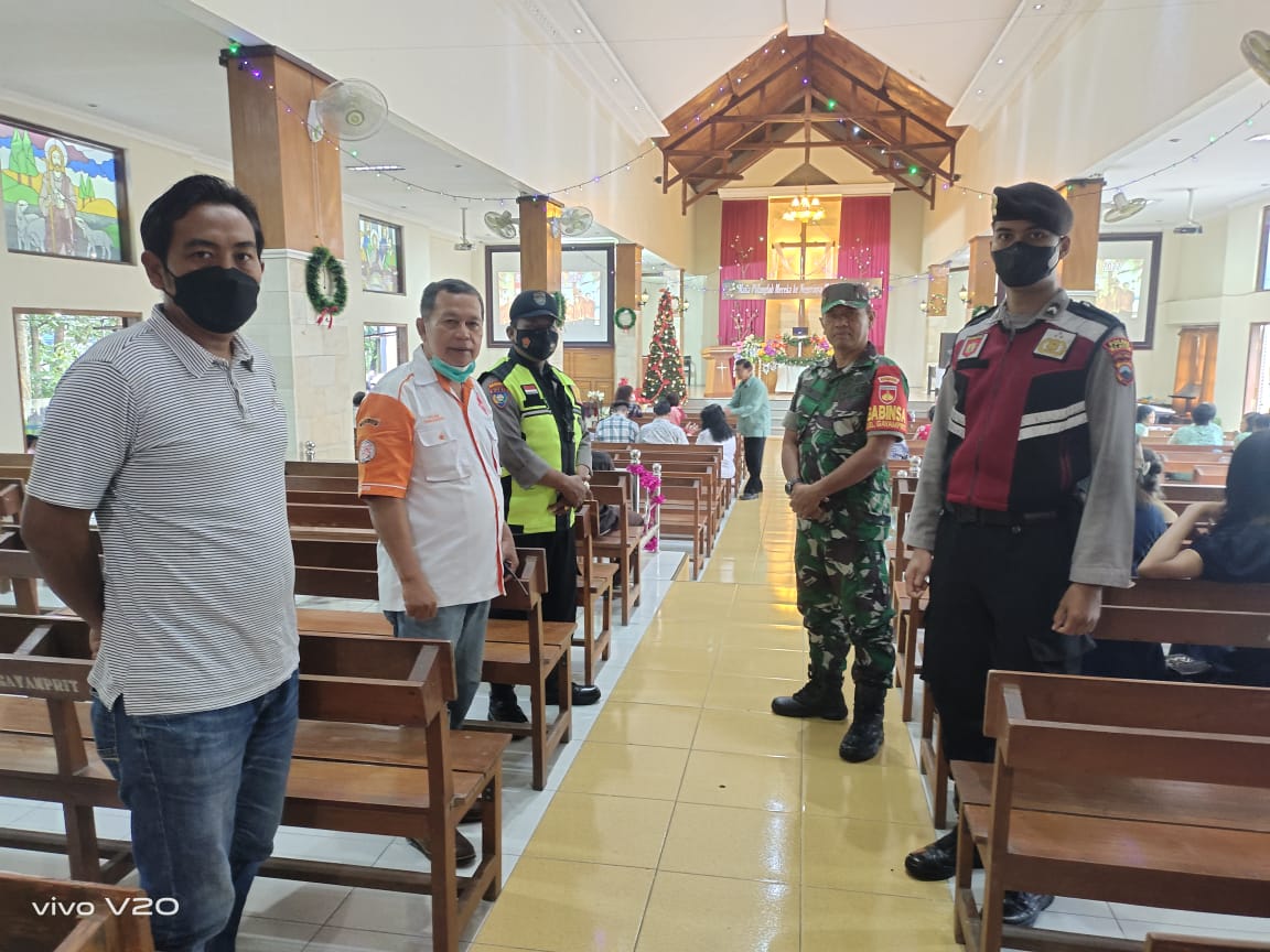 Babinsa Kebonarum Amankan Perayaan Ibadah Natal di Gereja Binaan
