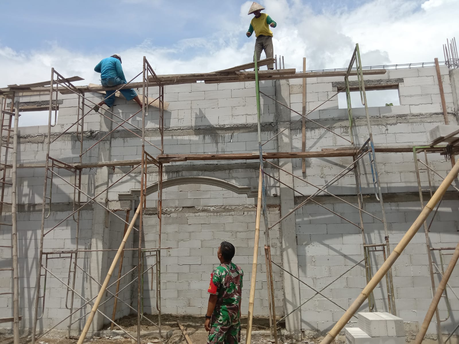 Babinsa Wonosari Wujudkan Kemanunggalan TNI Dan Rakyat