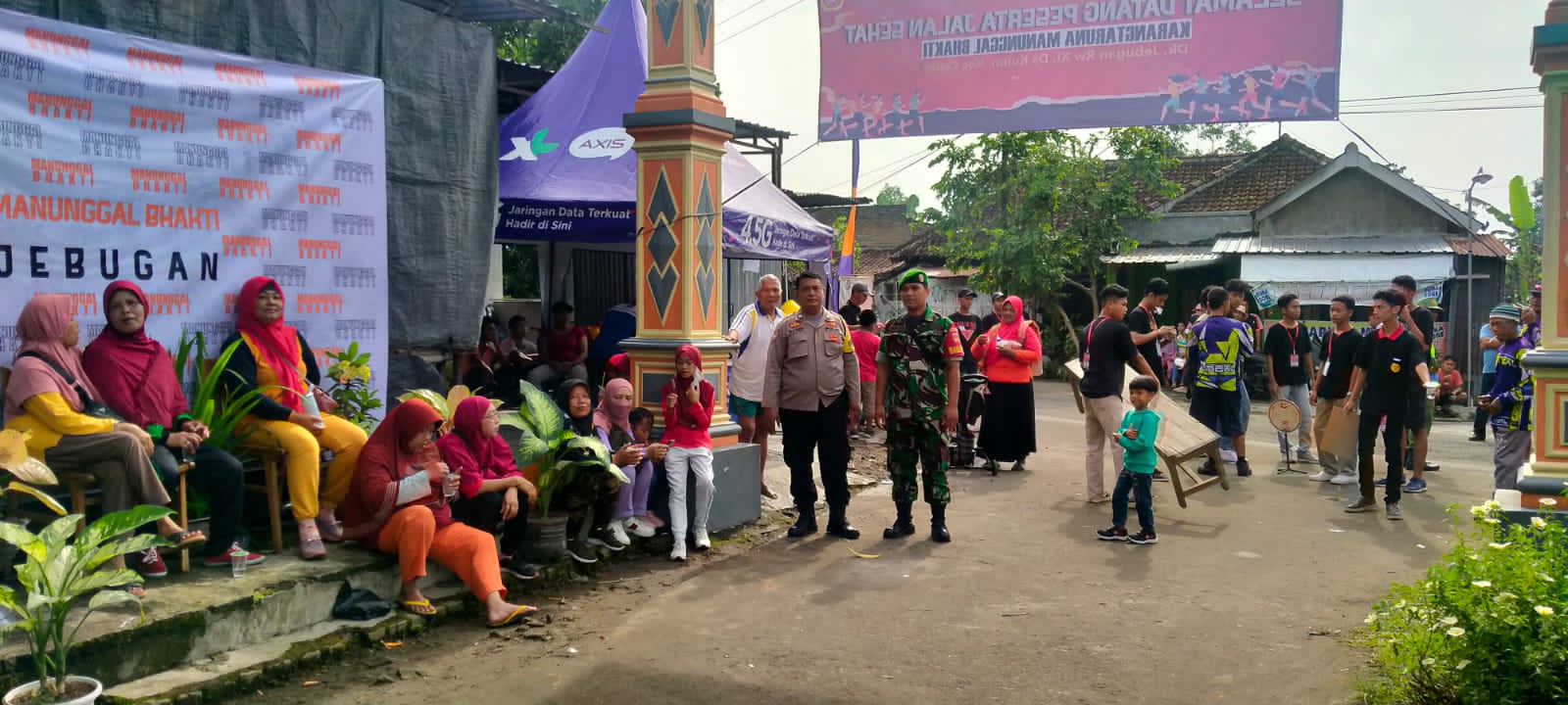 Babinsa Koramil Ceper Amankan Jalan Sehat Warga