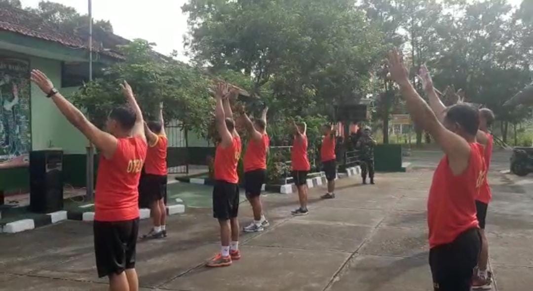 Jaga Kebugaran, Danramil 12 Manisrenggo Pimpin Senam SKJ 88