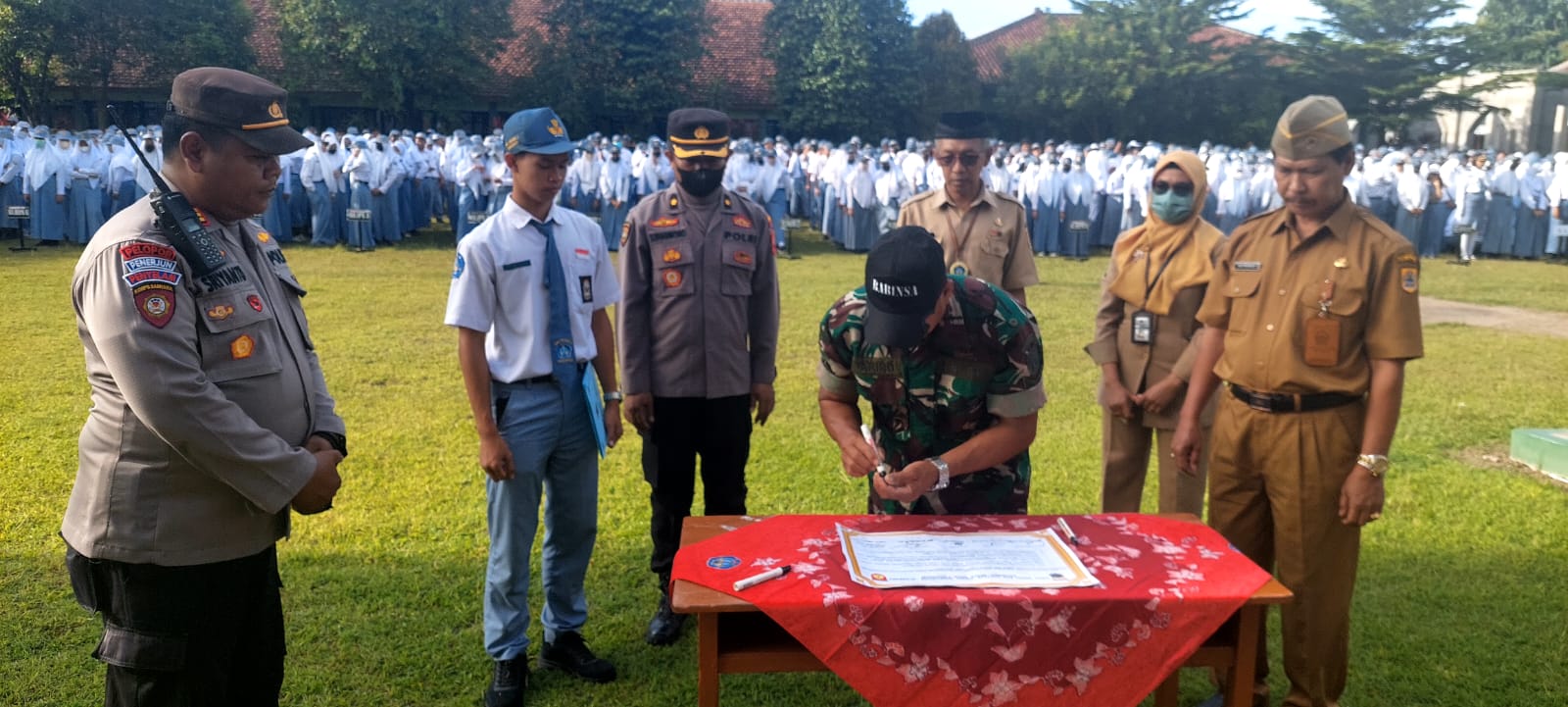 Junjung Sportifitas, Babinsa Wonosari Hadiri Penandatanganan Ikrar Damai Berolahraga