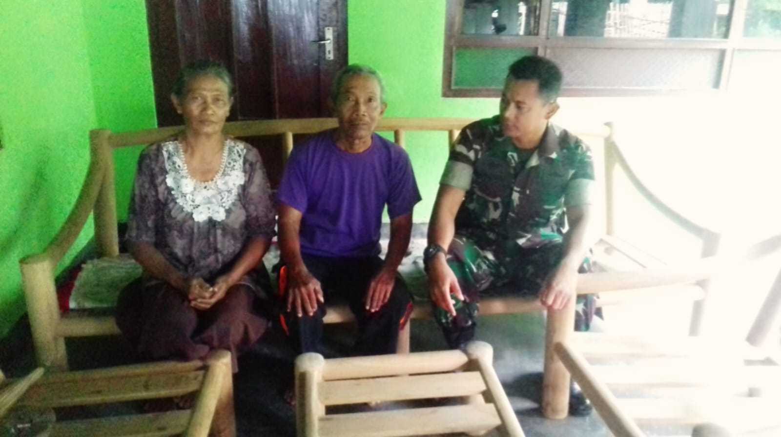Pererat Silaturahmi, Babinsa Ceper Anjangsana Rumah Purnawirawan