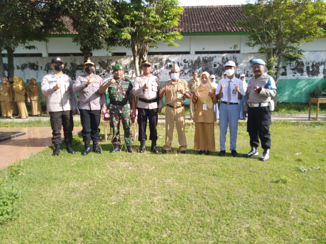 Koramil 09 Prambanan Bersama Polsek Prambanan Beri Penyuluhan Siswa SMA N 1 Prambanan