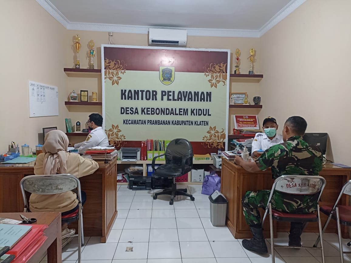Meningkatkan Kerjasama, Babinsa Prambanan Datangi Kantor Desa Kebondalem Kidul