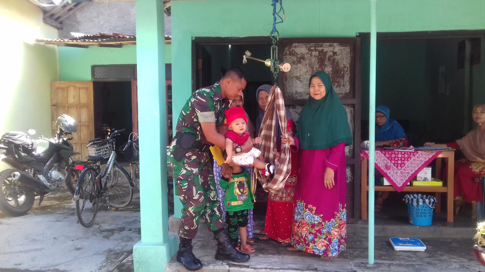 Hadirnya Babinsa Ceper Pada Kegiatan Posyandu Balita Desa Kuncen