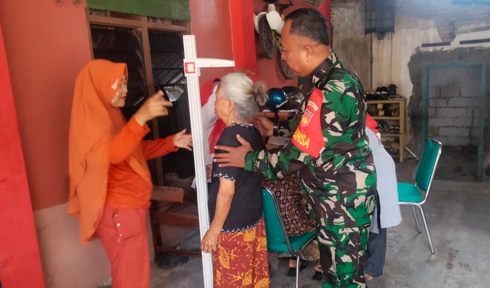 Babinsa Wonosari Dampingi Posyandu Lansia Desa Binaan