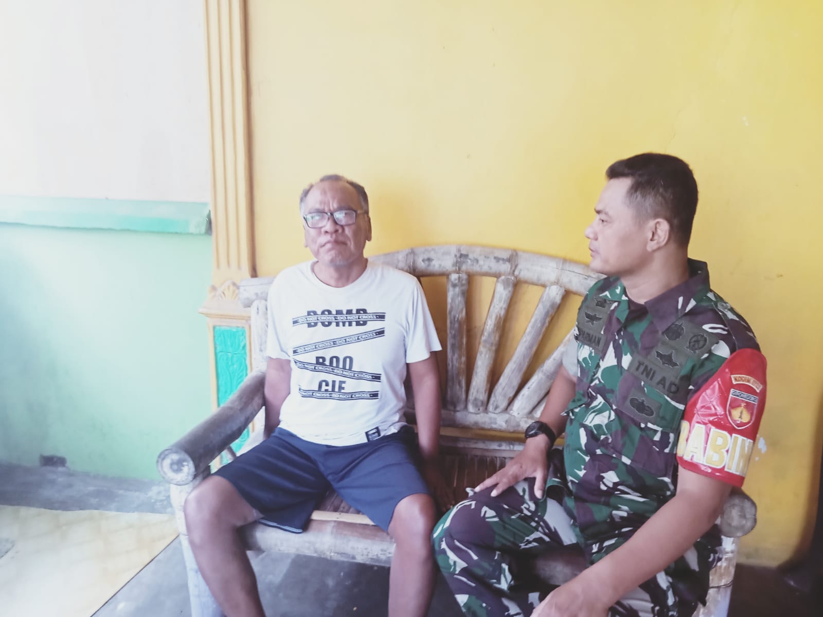 Babinsa Ceper Eratkan Silahturahmi dengan Ketua RT