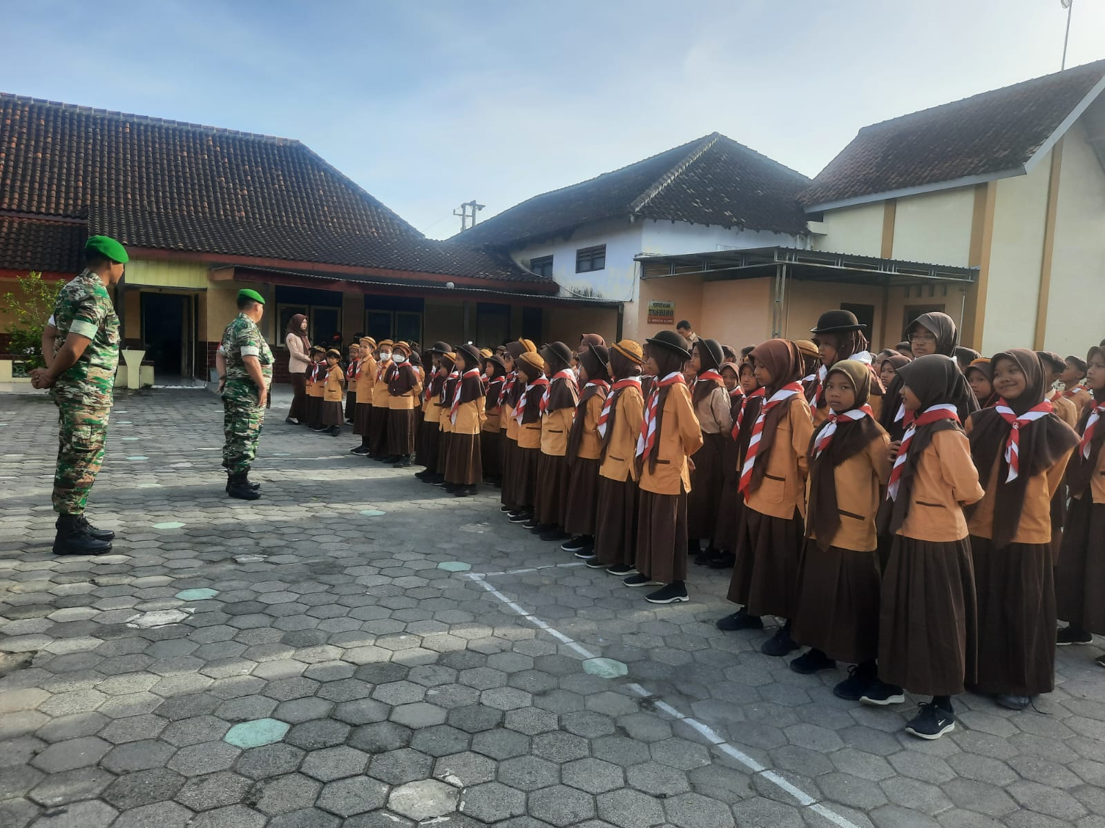 Babinsa Ceper Bentuk Mental Dan Displin Sekolah Dasar