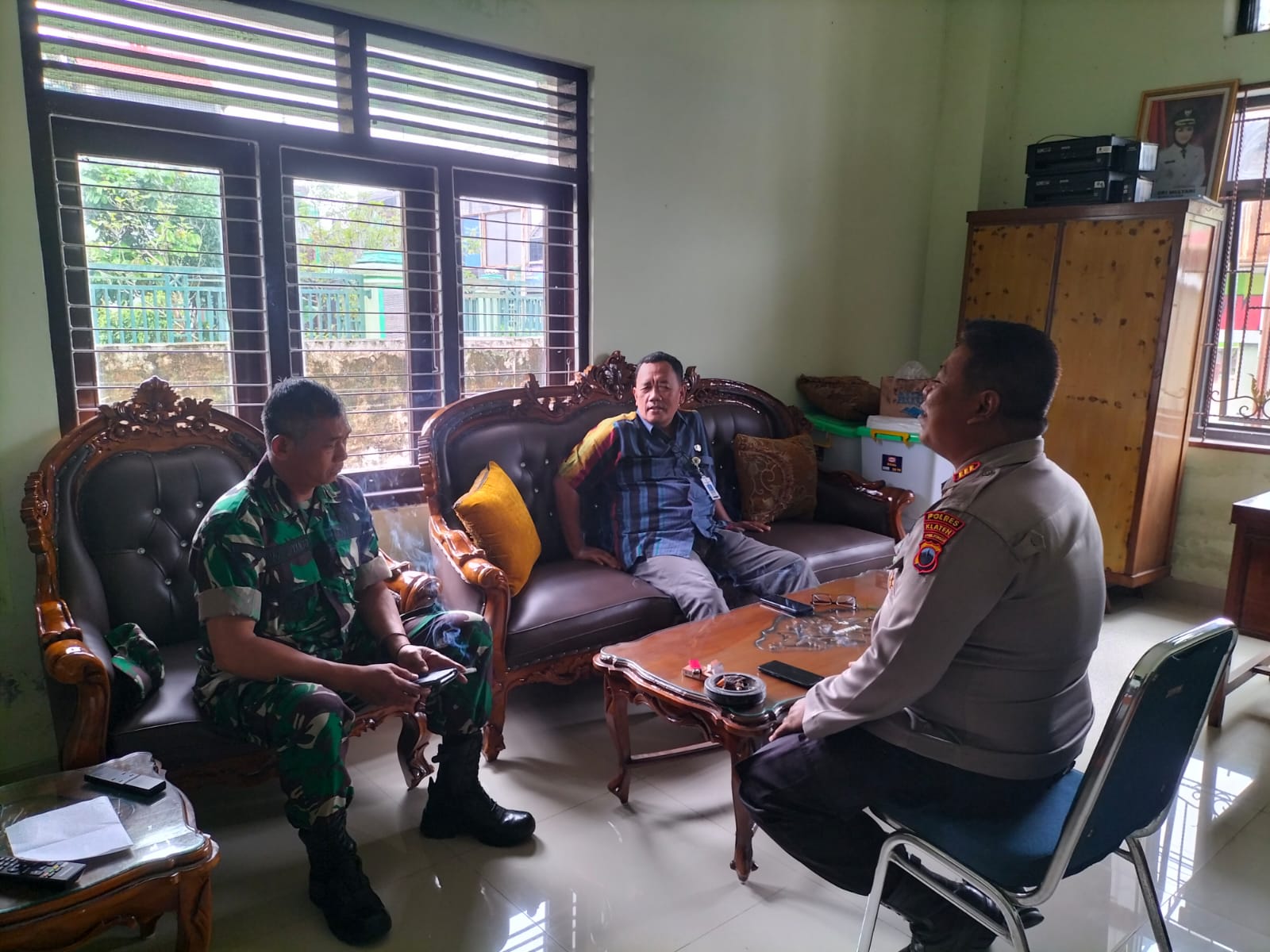 Tingkatkan Sinergitas Muspika, Danramil Wonosari Datangi Camat Wonosari