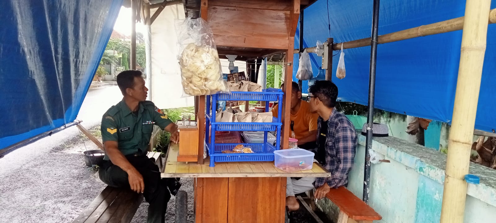 Tingkatkan Kebersamaan, Babinsa Koramil Wonosari Ngopi Bareng Bersama Warga Binaan