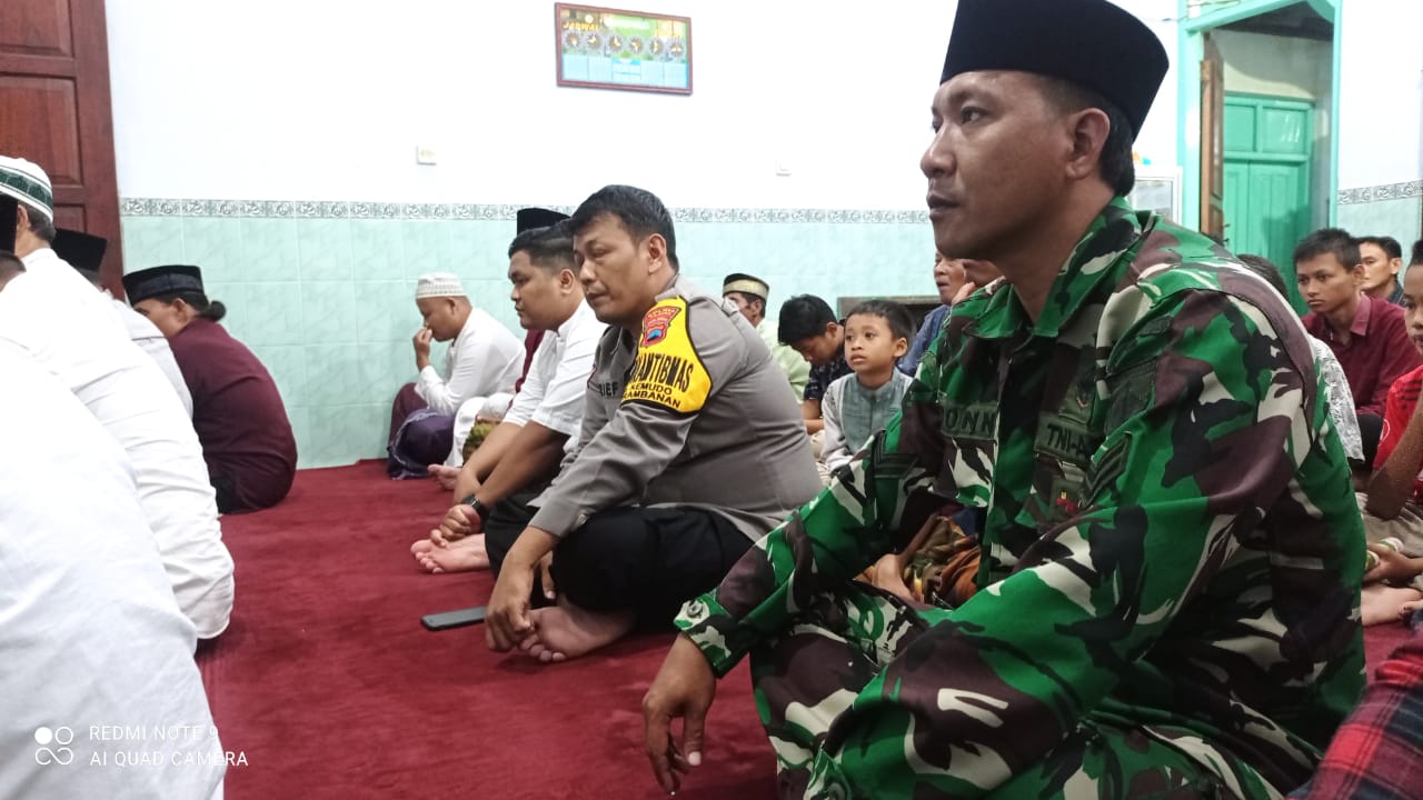 Babinsa Prambanan Dan Bhabinkamtibmas Sholat Tarawih Bersama Warga