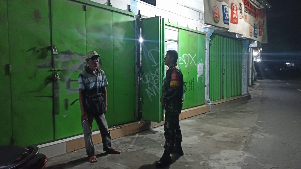 Cek Kondisi Wilayah Binaan, Babinsa Koramil 09/Prambanan Lakukan Patroli