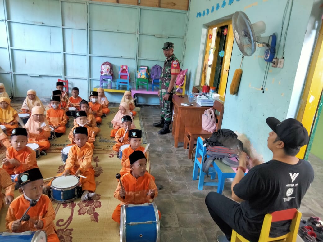 Datangnya Babinsa Koramil Delanggu Di PAUD Dan TK Al Hikam Desa Sabrang