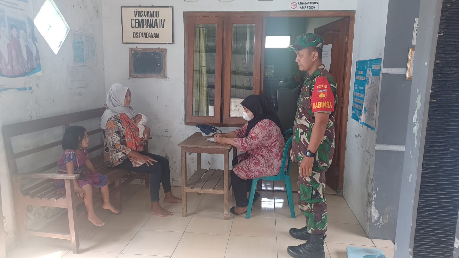 Kegiatan Pelayanan Posyandu Balita Digelar, Babinsa Wonosari Beri Pendampingan