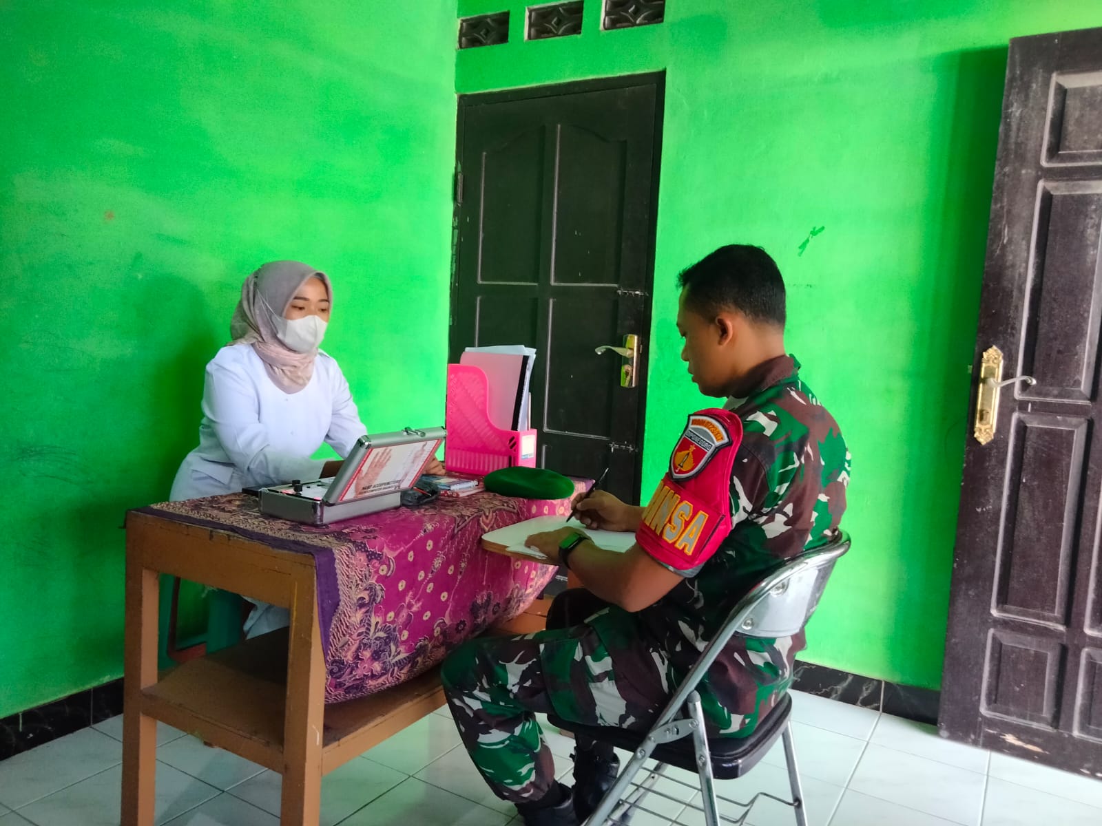 Babinsa Prambanan Datangi Polindes Desa Binaan, Ada Apa?