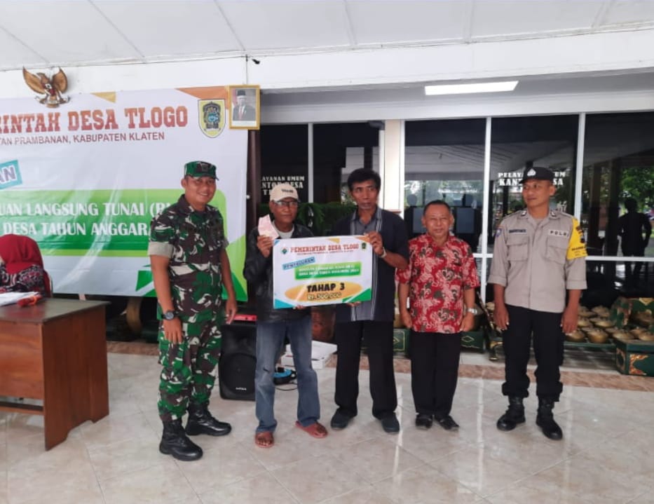 Babinsa Prambanan Dampingi Penyaluran BLT Dana Desa Pastikan Lancar