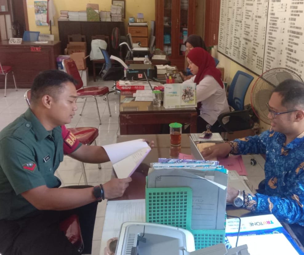 Ciptakan Wilayah Kondusif, Babinsa Ceper Datangi Perangkat Desa