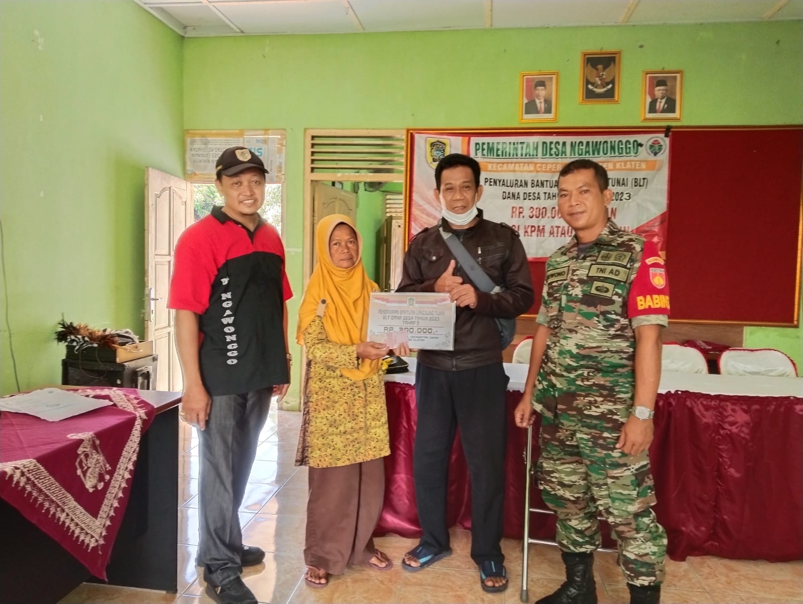 Babinsa Ceper Hadiri Penyaluran BLT Desa Ngawonggo