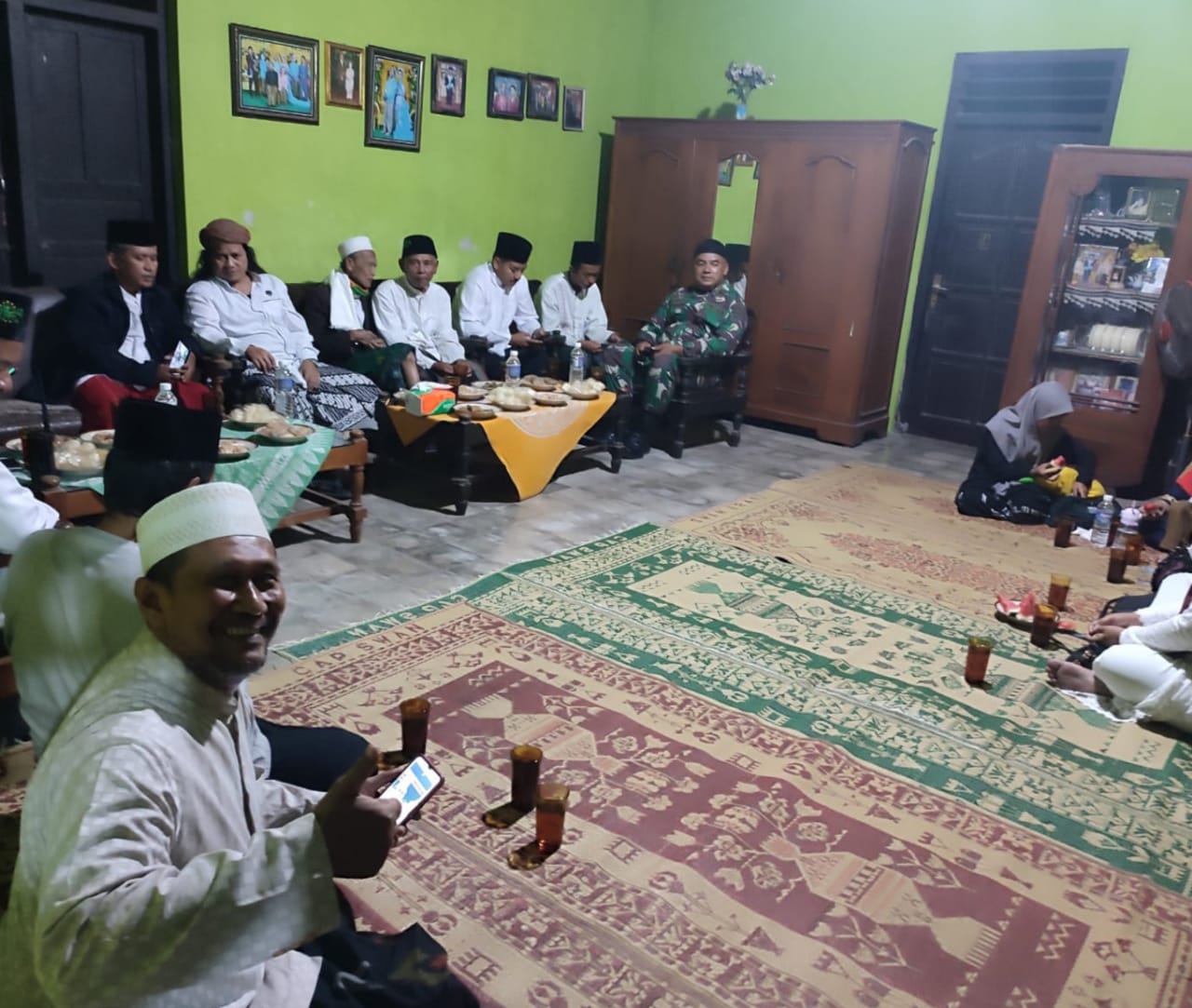 Pererat Tali Silaturahmi, Danramil Ceper Hadiri Pengajian Jam’iyyah Safari Al Barzanji MASDZISHO