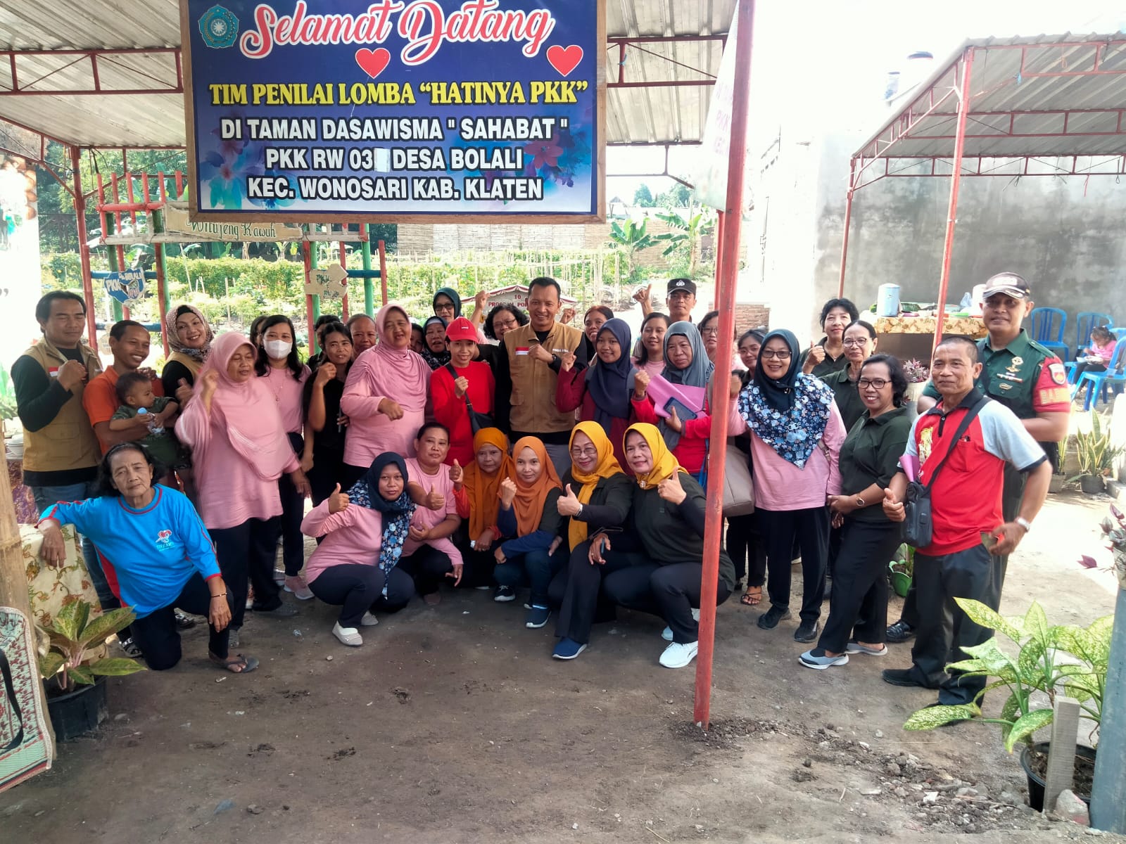 Pendampingannya Babinsa Wonosari Pada Lomba Pembuatan Kebun PKK Desa Binaan