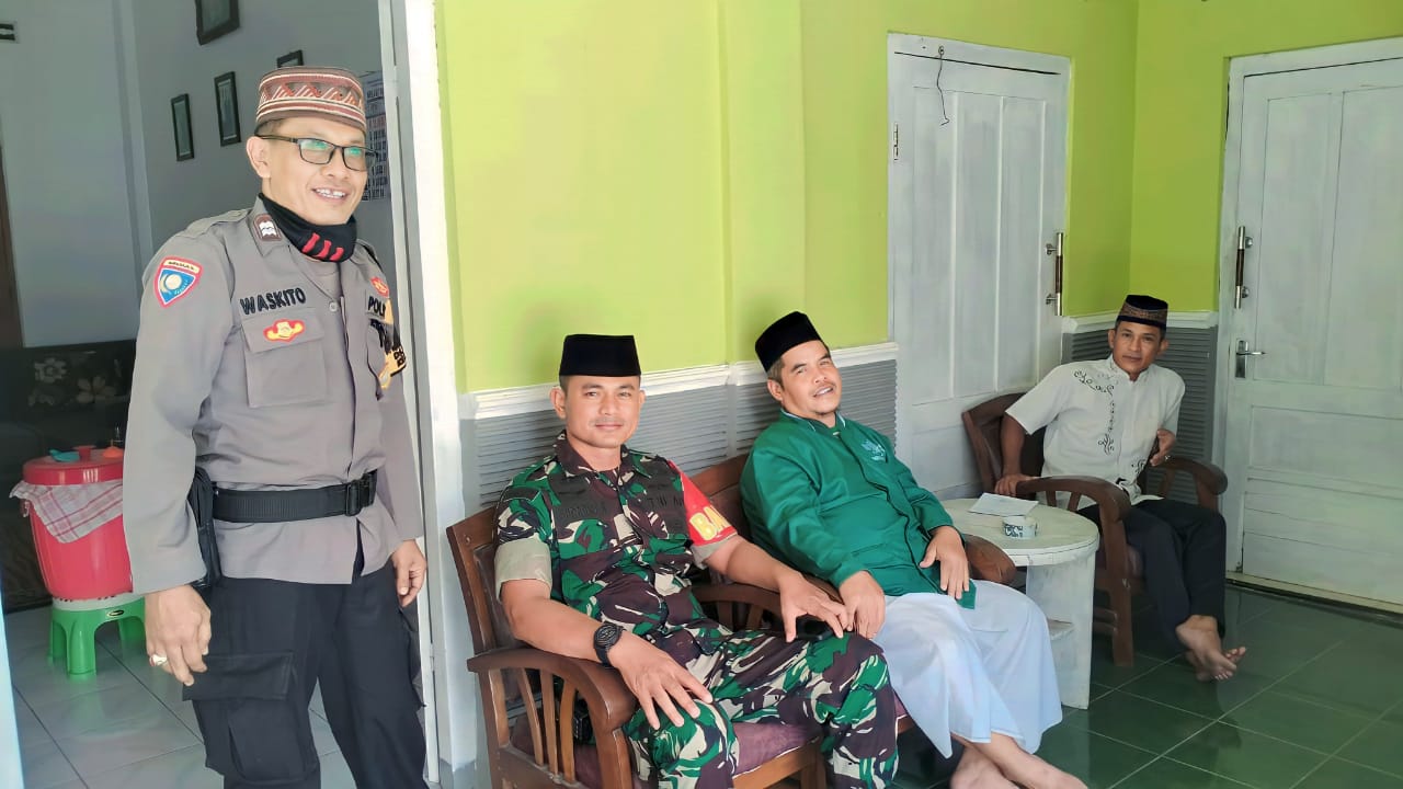 Eratkan Silaturahmi Bersama Tokoh Agama, Babinsa Koramil Ceper Sambangi Tokoh Agama Desa Binaan