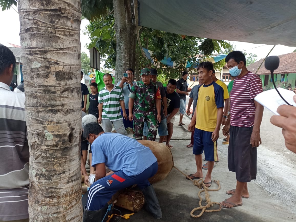 Di Hari Raya Idul Adha, Babinsa Prambanan Monitoring Penyembelihan Hewan Kurban Wilayah Binaan