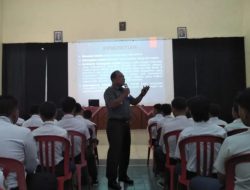 Bentuk Generasi Hebat, Danramil 01/Kota Klaten Beri Wasbang Siswa SMK Kristen 1 Klaten