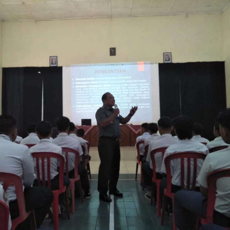 Bentuk Generasi Hebat, Danramil 01/Kota Klaten Beri Wasbang Siswa SMK Kristen 1 Klaten