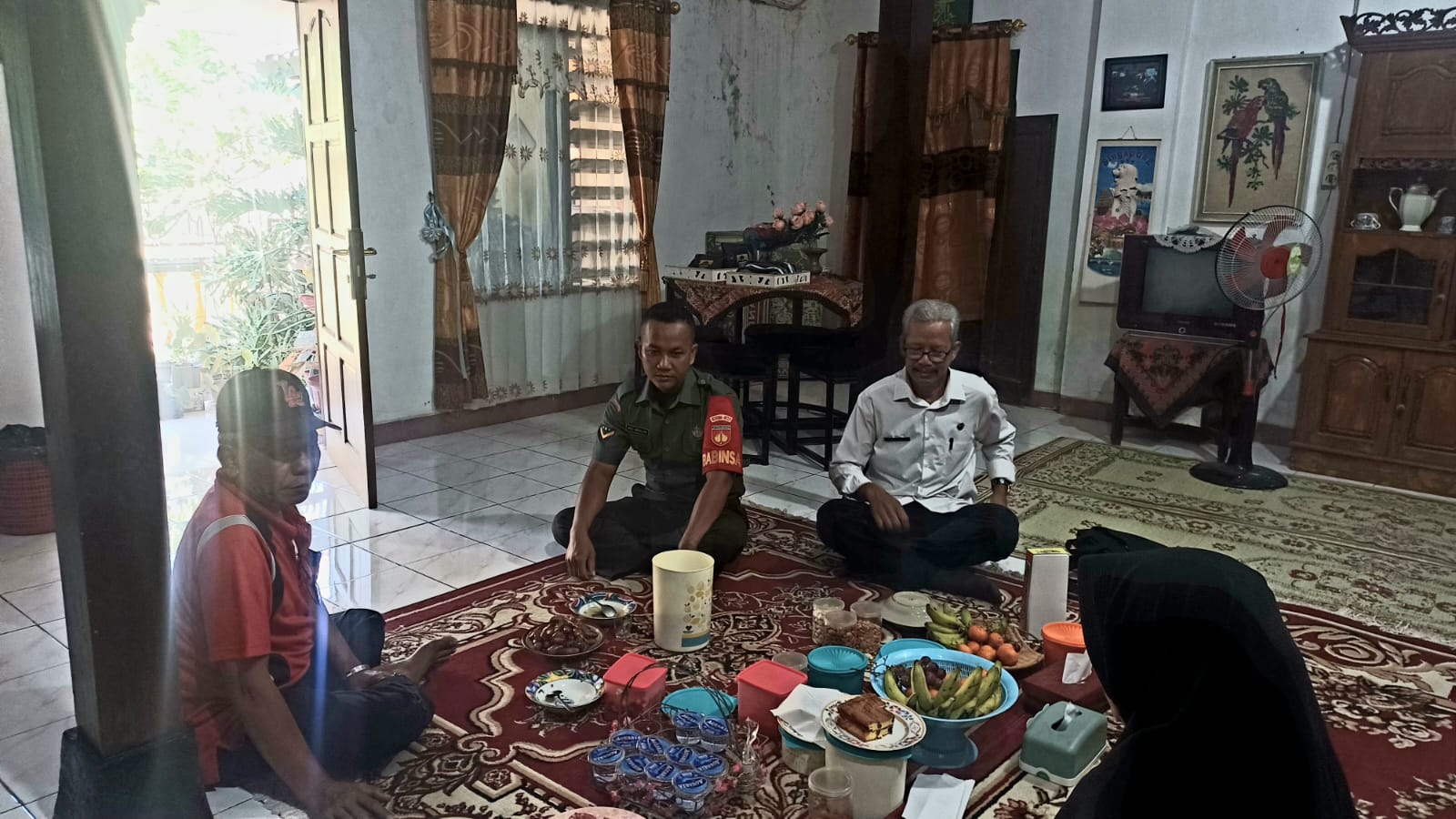 Eratkan Silaturahmi Bersama Tokoh Agama, Babinsa Anjangsana Ke Warga Yang Pulang Haji